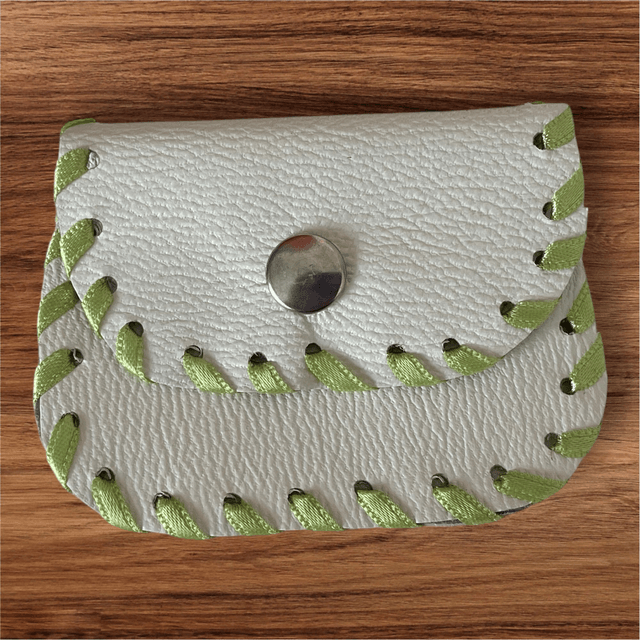 Pochette à chapelet en cuir blanc
