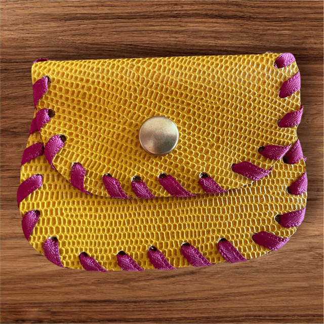Pochette à chapelet en cuir jaune