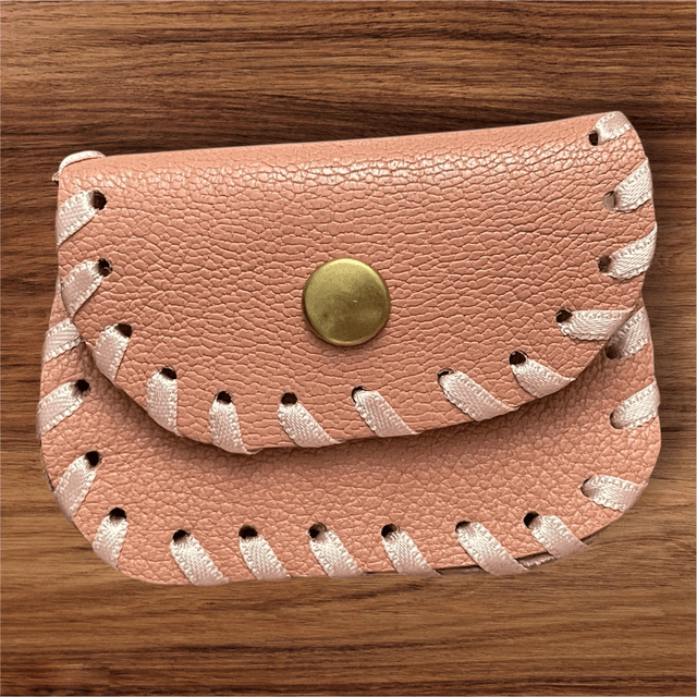 Pochette à chapelet en cuir rose clair