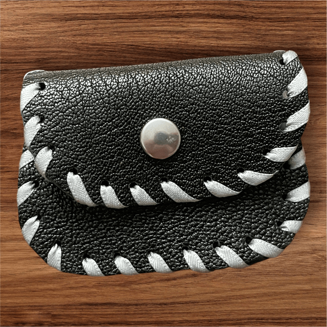 Pochette à chapelet en cuir noir