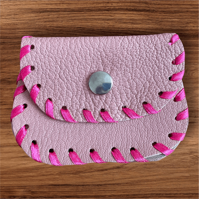 Pochette à chapelet en cuir rose clair