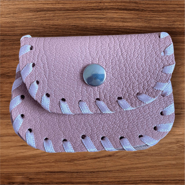 Pochette à chapelet en cuir rose clair